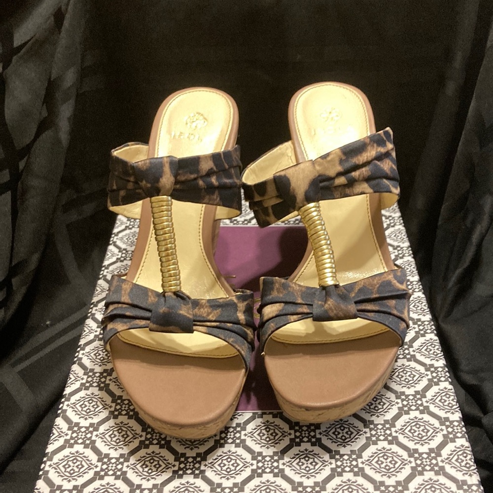 Isola gold and leopard print open toed heel 9.5M